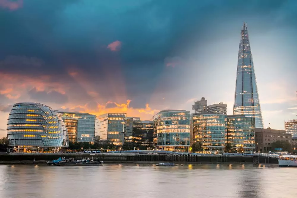 Aquis weekly Movers: Jump in revenues...
