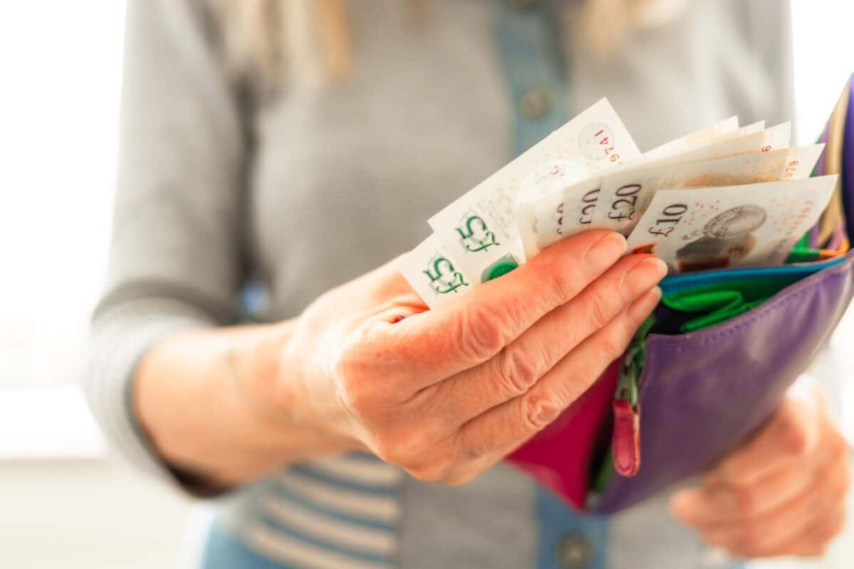 £10,000 invested in Santander shares 5...